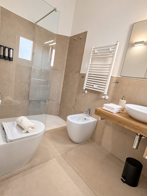 Bagno con doccia Sunset Suite
