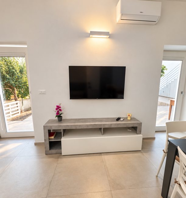 Zona soggiorno con TV Sunset Suite