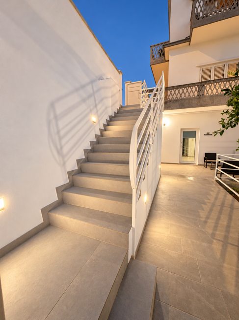 Scala esterna — Papa Garden Suites