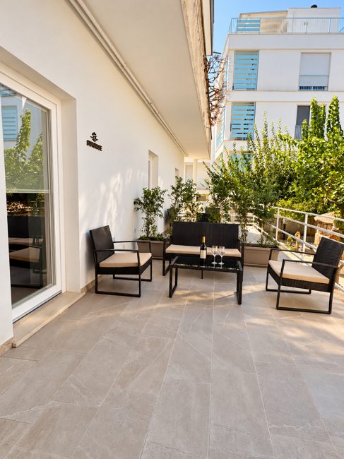 Terrazza e giardino — Papa Garden Suites